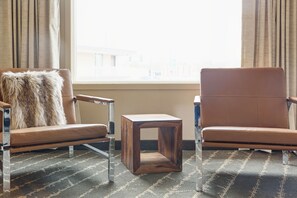 تلفزيون بشاشة مسطحة