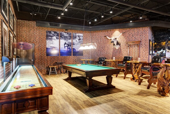 Se sirven almuerzos y cenas, cocina americana