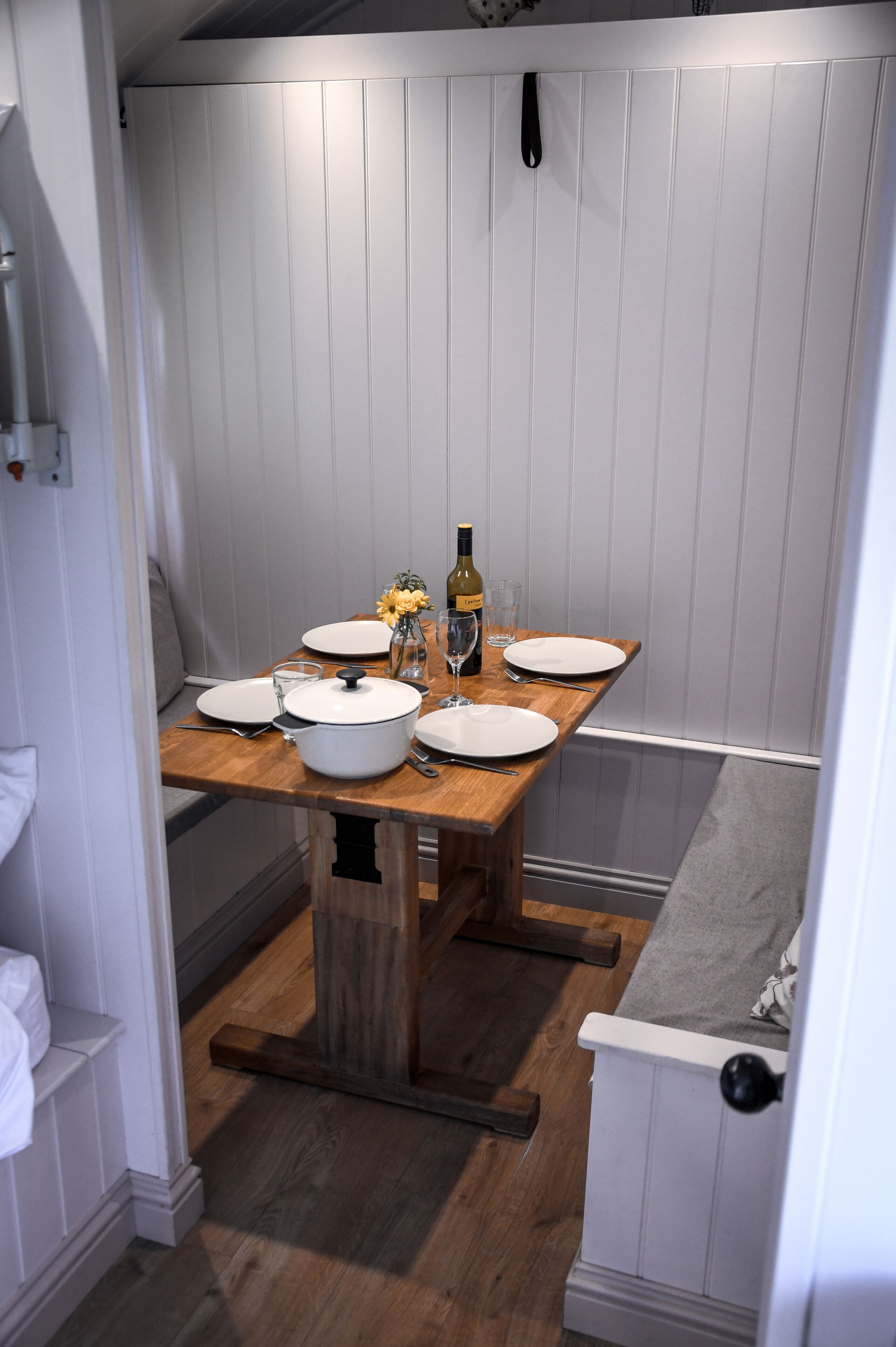 Standard Cabin (Suffolk Hut) | In-room dining