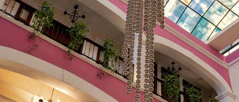 Televisor LED de 32 polzades amb canals per cable i televisor