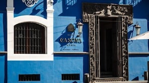 Vista frontal de la propiedad