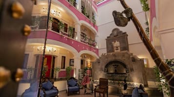 Televisión LED de 32 pulgadas con canales por cable y televisión