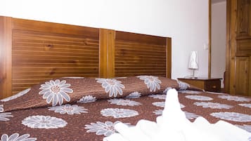 Escritorio, cortinas opacas, camas supletorias gratuitas y wifi gratis