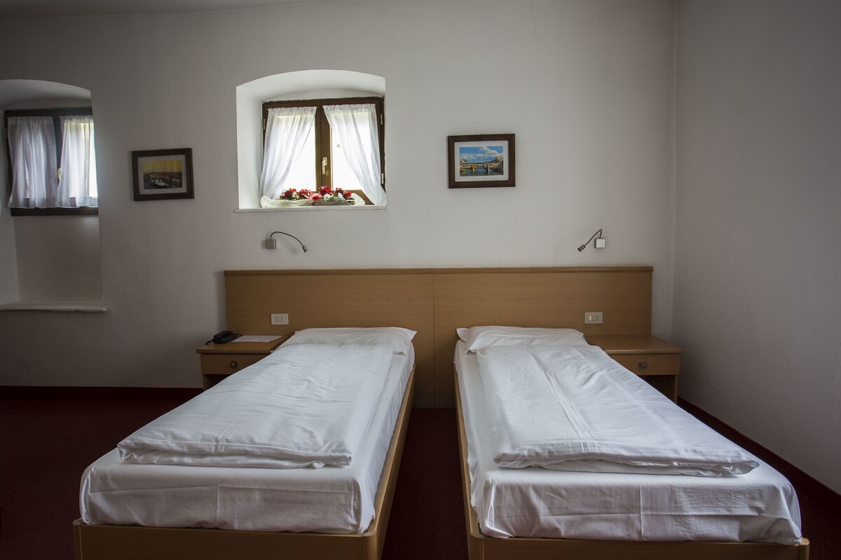 Bureau, draps fournis