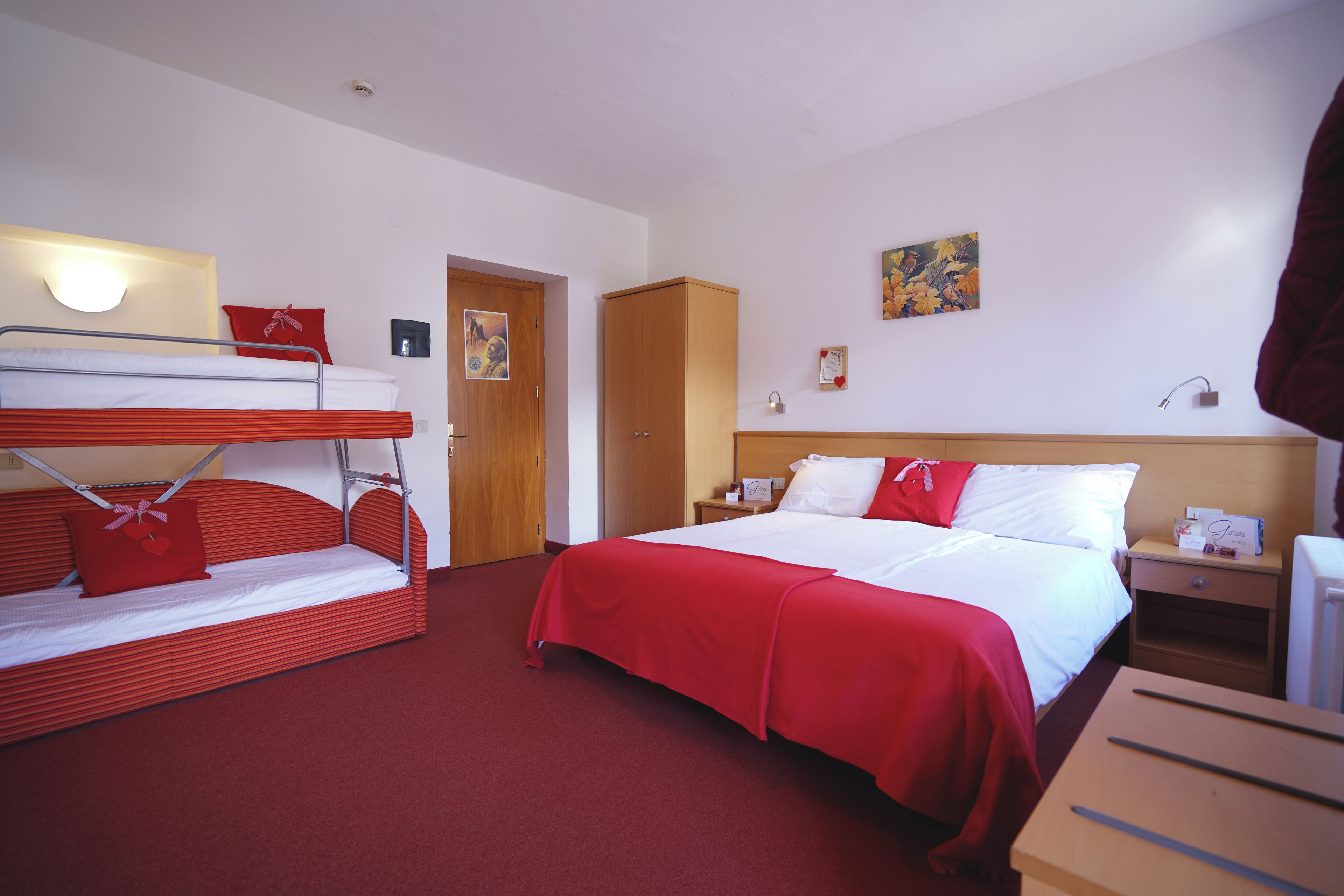 家庭客房 | 書桌、床單