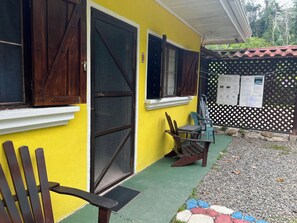 Vista frontal de la propiedad