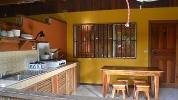 Habitación estándar, 1 habitación, cocina | Cocina privada | Refrigerador