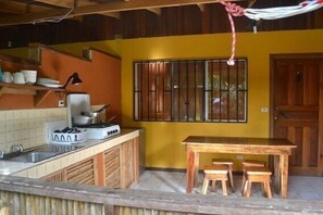 Standard Room, 1 Bedroom, Kitchen | Private kitchen | Fridge