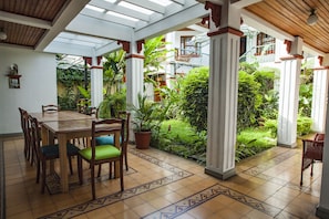 Free daily buffet breakfast - Hotel La Rosa del Paseo (San Jose)