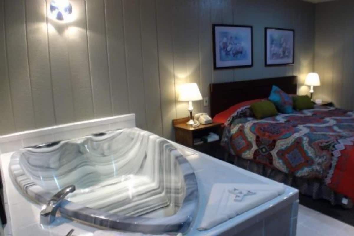 Zimmer, 1 Queen-Bett (Jacuzzi)