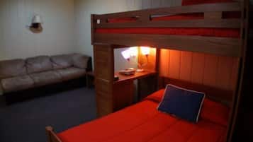 Suite, Beberapa Tempat Tidur (Kiddie) | Meja kerja dan Wi-Fi gratis