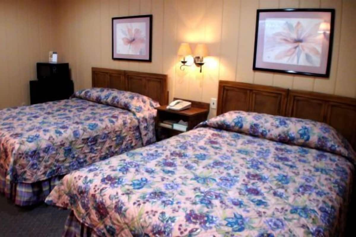 Standardzimmer, 2 Queen-Betten (Grape)