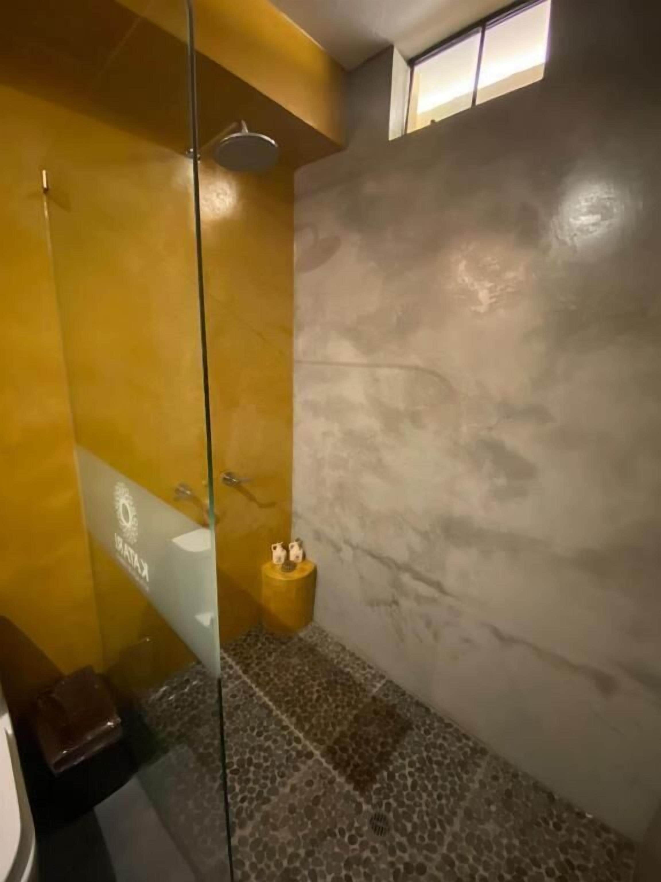 deluxe twin room | premium bedding, minibar, in-room safe, desk