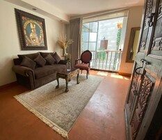 Suite presidencial, bañera de hidromasaje, vistas a la ciudad | Ropa de cama de alta calidad, minibar, caja fuerte y escritorio