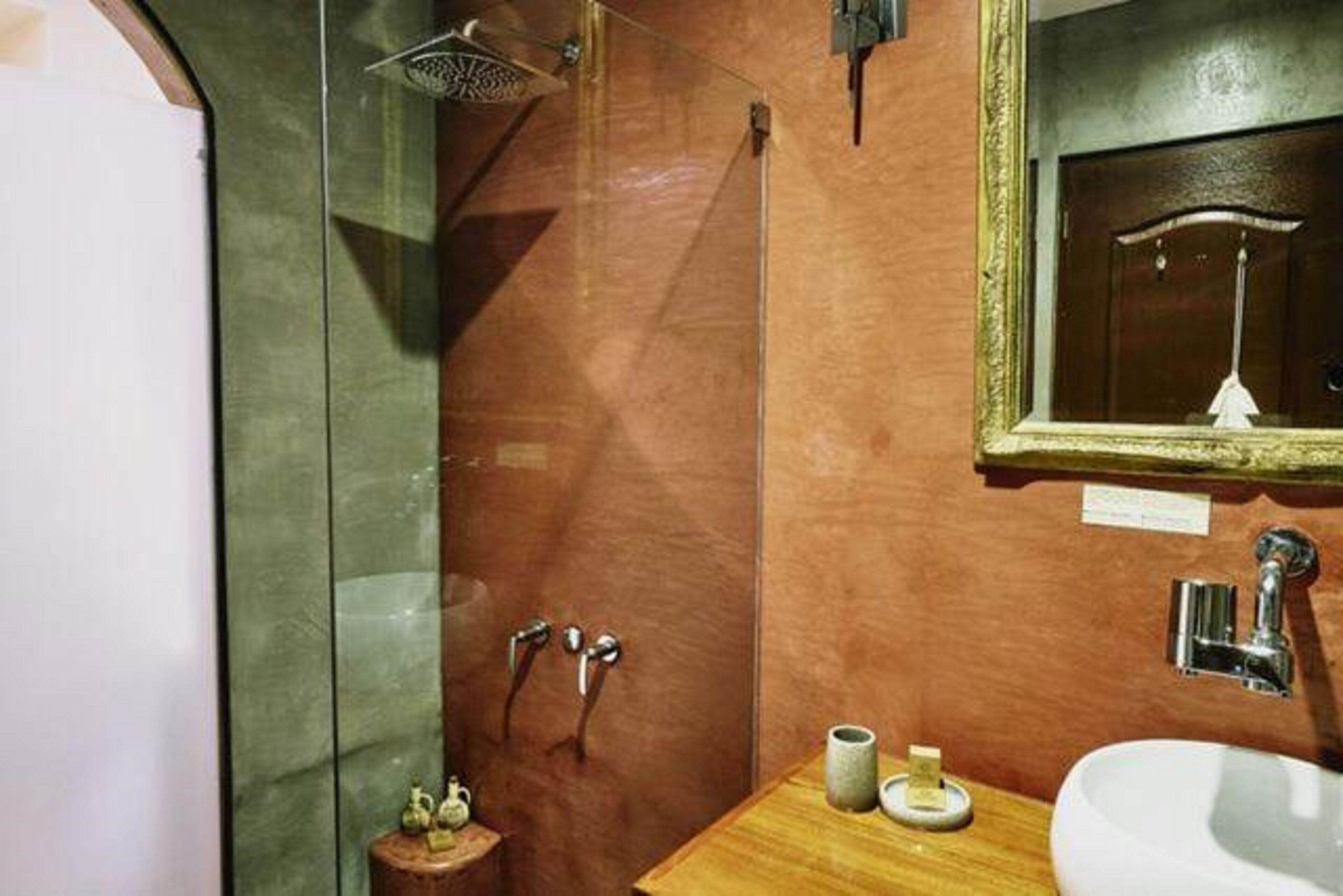 superior room | premium bedding, minibar, in-room safe, desk