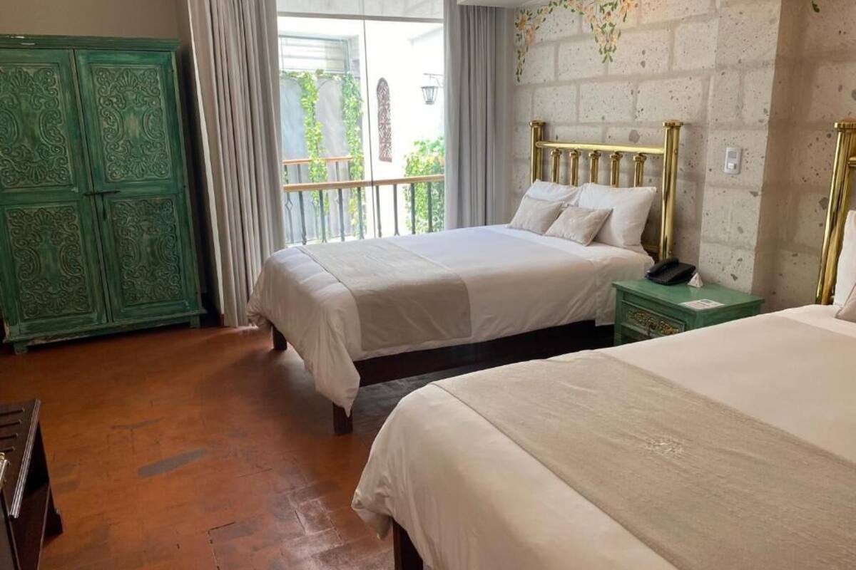 deluxe twin room | premium bedding, minibar, in-room safe, desk