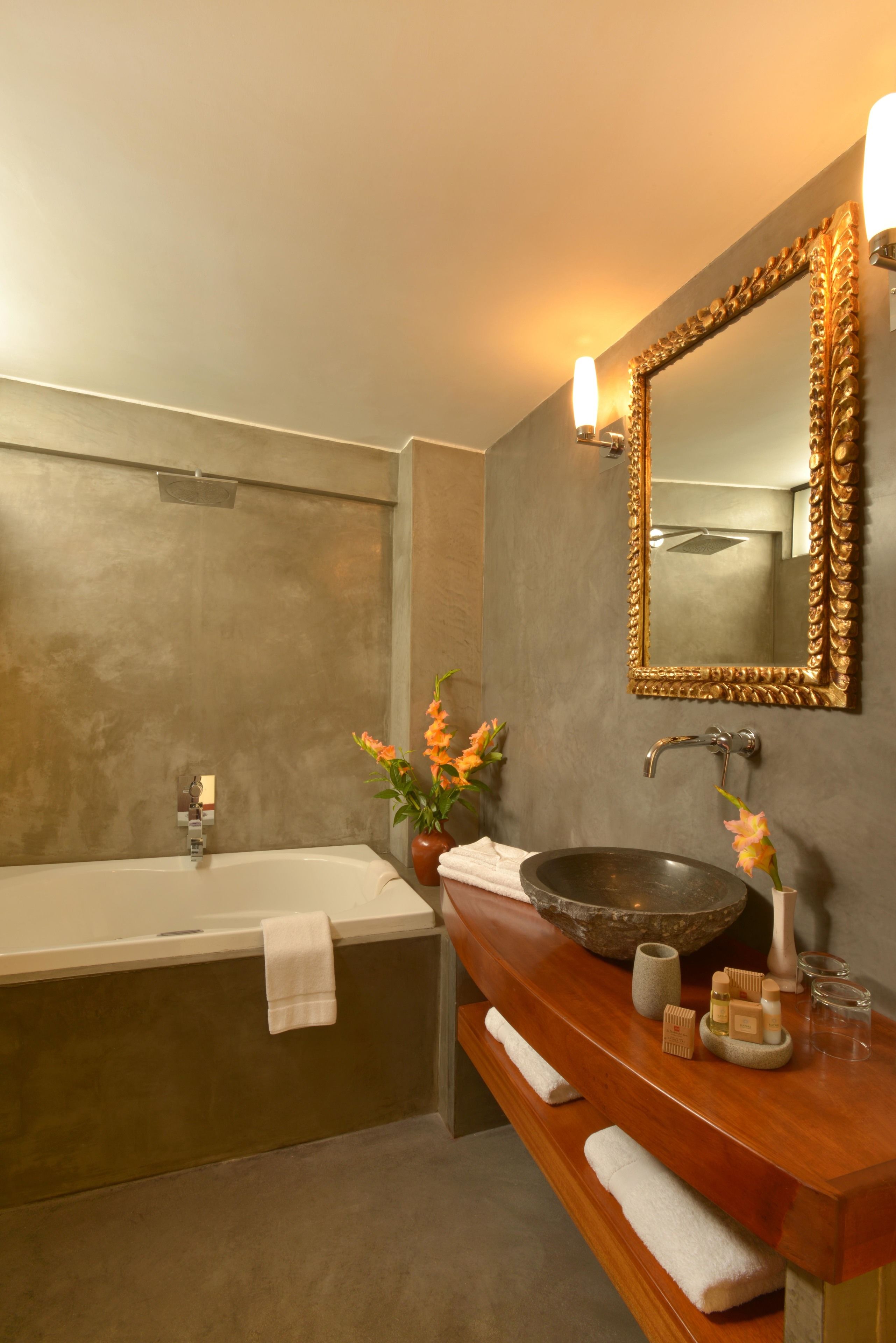 presidential suite, jetted tub, city view | bathroom | shower, free toiletries, hair dryer, bathrobes