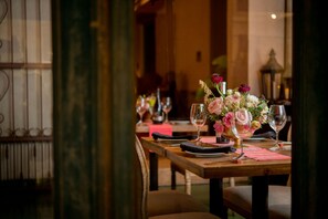 Der serveres morgenmad, frokost, aftensmad og brunch