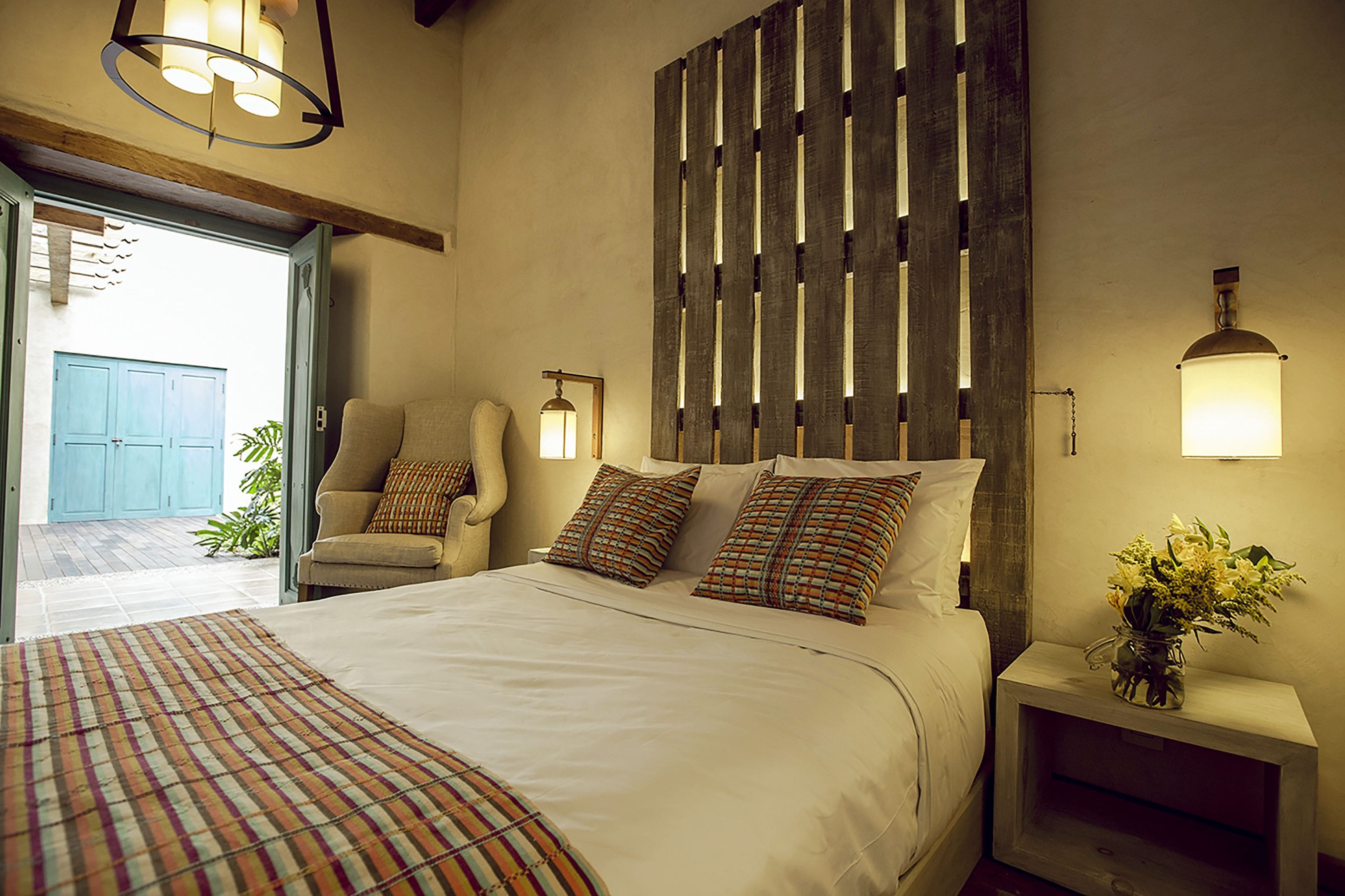 Tsijil Double Room | Ropa de cama de alta calidad y caja de seguridad en la habitación 