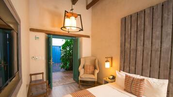 Tsijil Double Room | Ropa de cama de alta calidad y caja de seguridad en la habitación