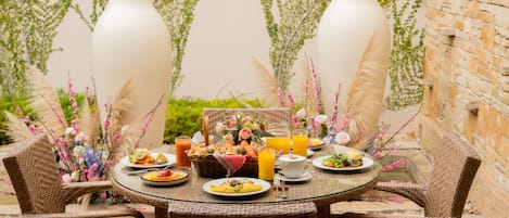 Breakfast, lunch, dinner served; Mexican cuisine, garden views