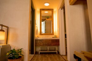 Lekil Luxury Suite Room | Premium bedding, in-room safe, soundproofing, iron/ironing board - Casa Lum (San Cristóbal de las Casas)