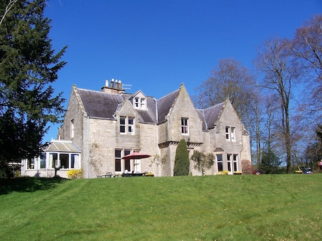 Exterior. Whitchester Christian Guest House