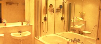 Royal Mile Mansions Apartment 27