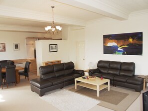 Living area - Royal Mile Mansions Apartment 27 (Edinburgh)