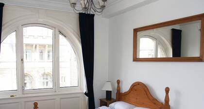 Royal Mile Mansions Apartment 27
