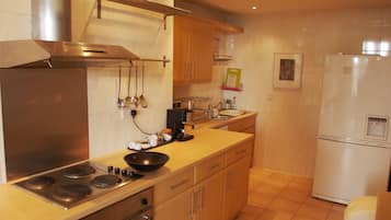 Standard Apartment, 2 Bedrooms (2 doubles + 2 singles + sofa bed) | Private kitchen | Fridge, microwave, toaster