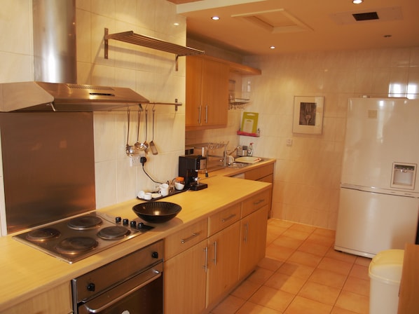 Standard Apartment, 2 Bedrooms (2 doubles + 2 singles + sofa bed) | Private kitchen | Fridge, microwave, toaster