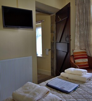 Chambre Double, salle de bains attenante