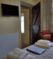 Double Room, Ensuite | Individually furnished, desk, soundproofing, iron/ironing board