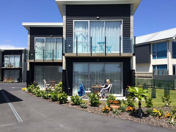 Executive Studio Suite, 1 Queen Bed, Sea View