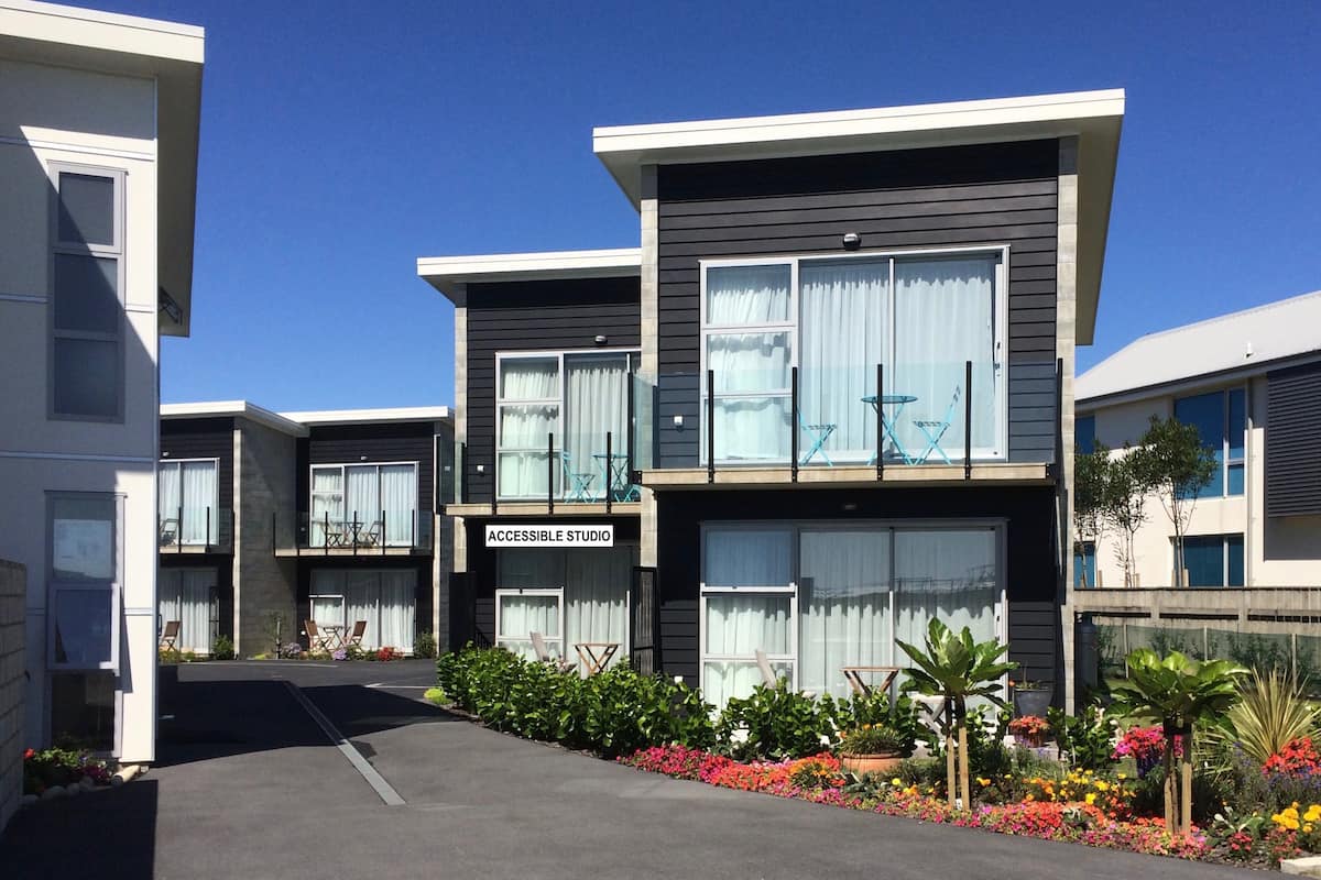 Deluxe Twin Room, Accessible, Partial Sea View | Premium bedding, soundproofing, cribs/infant beds, rollaway beds