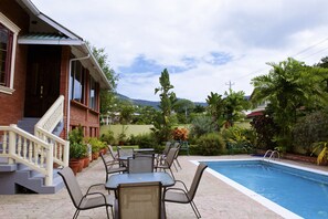 Pool - Heritage Inn (Port of Spain)
