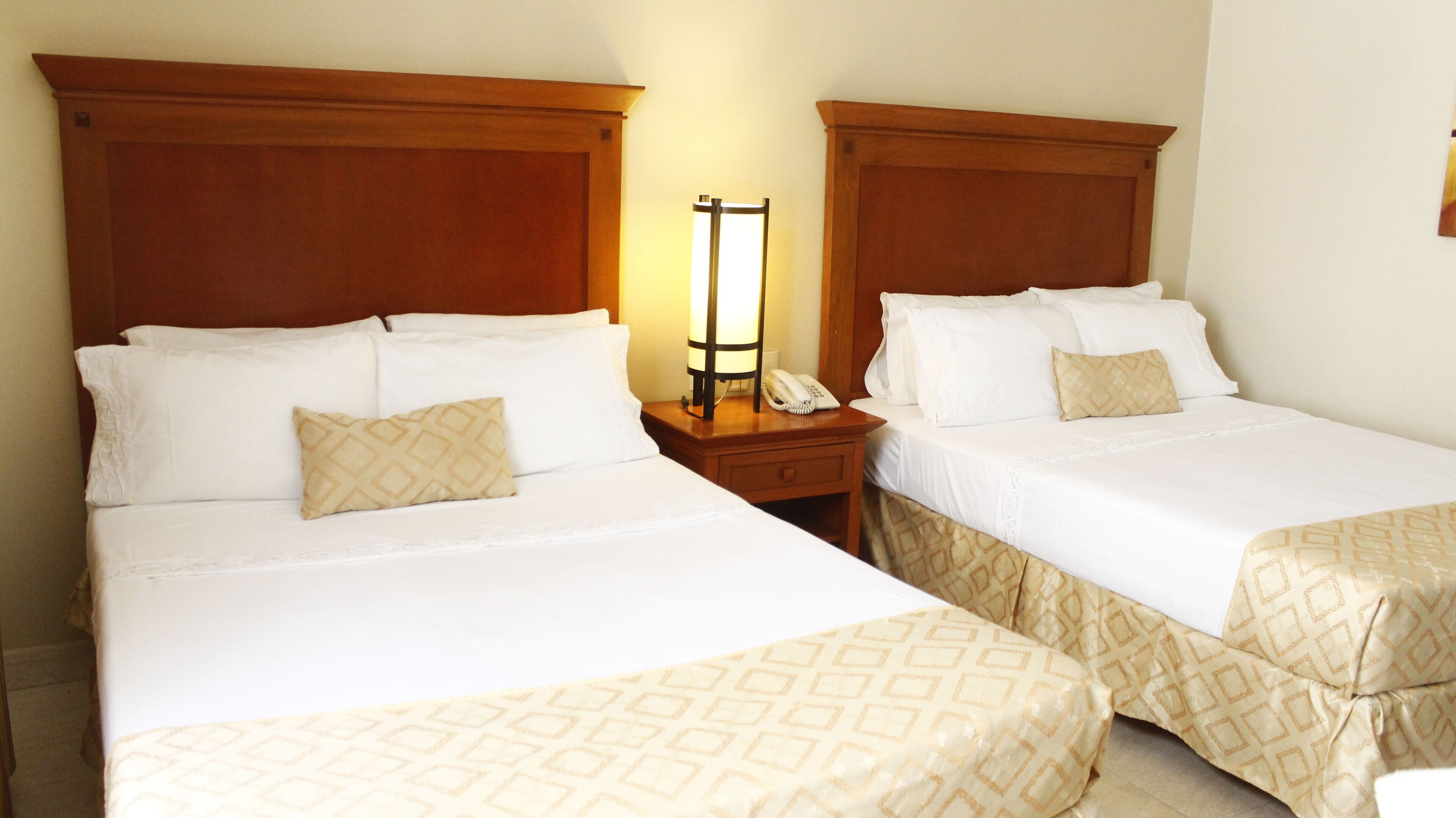 standard twin room | in-room safe, individually furnished, desk, laptop workspace