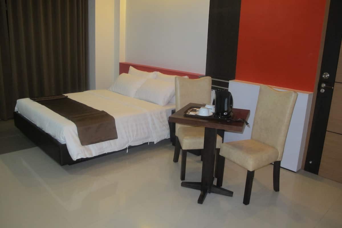 Deluxe Suite, 1 Double Bed, Bathtub