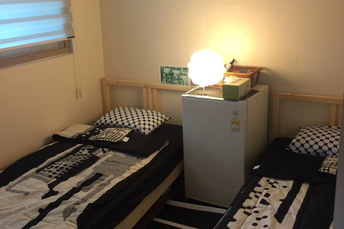 Twin Room | Minibar, iron/ironing board, free WiFi