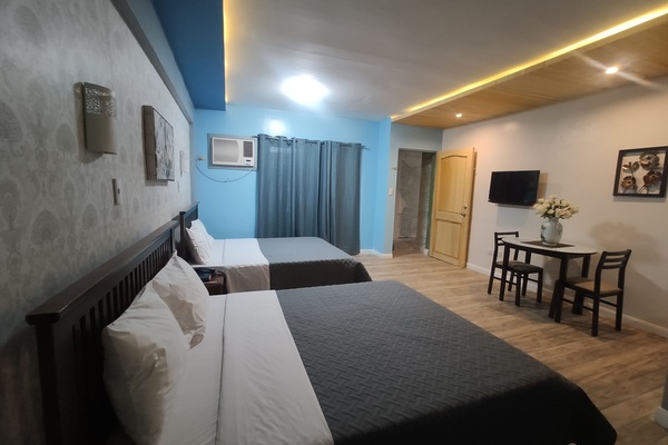 Deluxe Room, Non Smoking | Egyptian cotton sheets, premium bedding, desk, blackout drapes