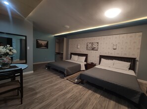 Deluxe Room, Non Smoking | Egyptian cotton sheets, premium bedding, desk, blackout drapes