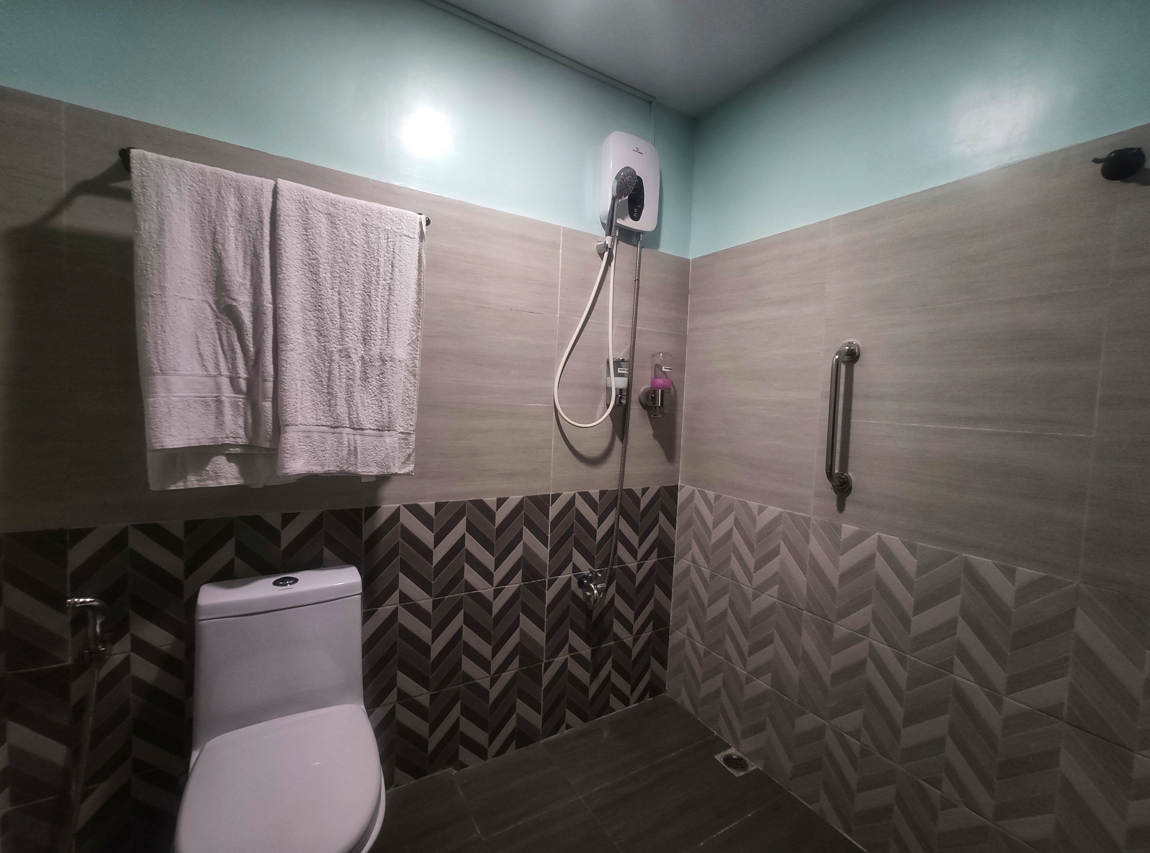 Superior Room, Non Smoking | Bathroom shower