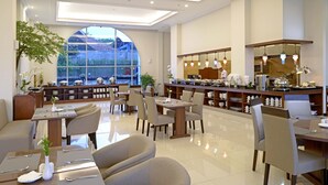 Desayuno buffet todos los días (con cargo)