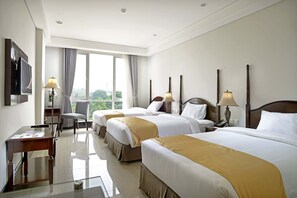 Luxe beddengoed, een kluis op de kamer, een bureau, geluiddichte muren