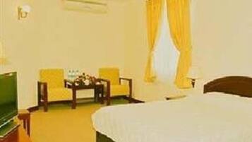 Twin Room | Minibar, desk, free WiFi