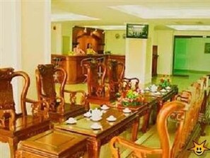 Lobby sitting area - Nha Khach Tien Giang (My Tho)