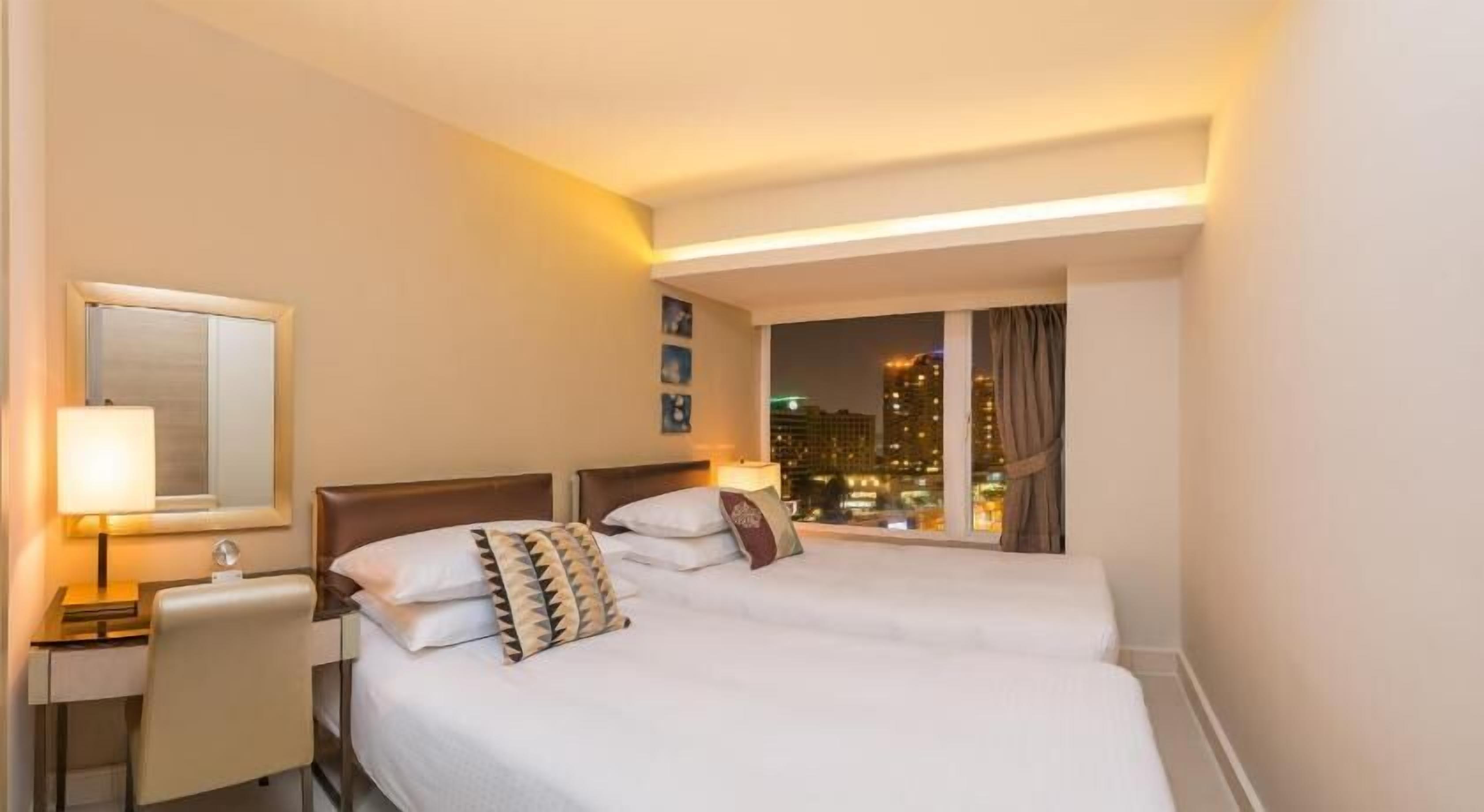 2 bedrooms, in-room safe, desk, iron/ironing board