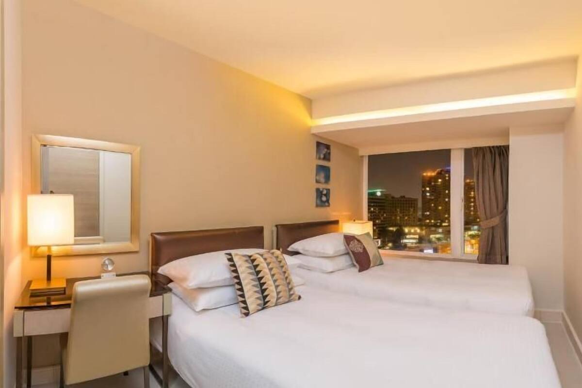 2 bedrooms, in-room safe, desk, iron/ironing board