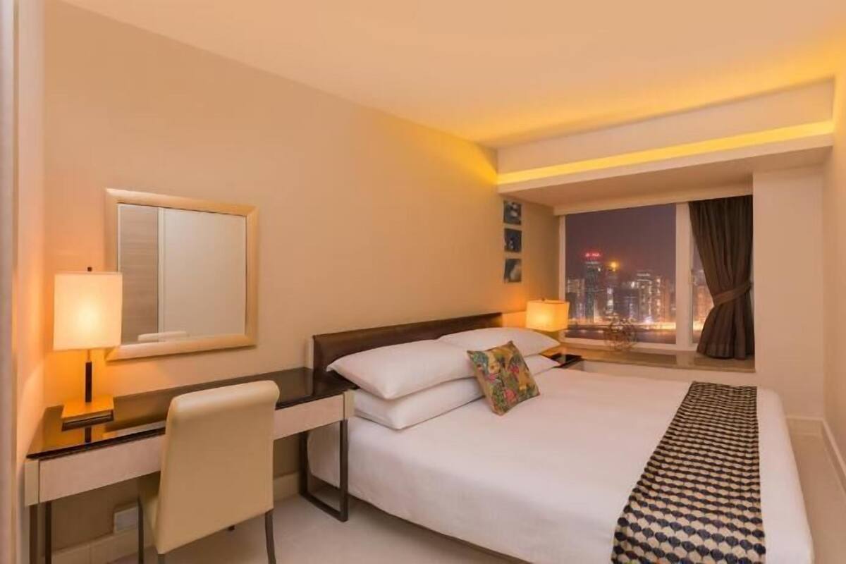 2 bedrooms, in-room safe, desk, iron/ironing board (on request)